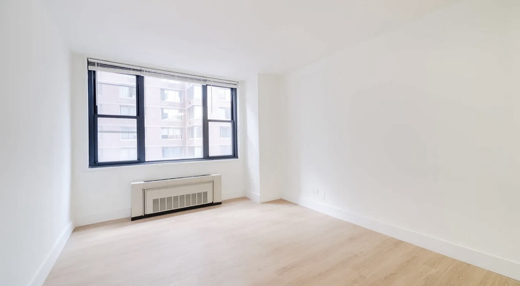 245 East 40th Street, Unit 21a - Photo 1