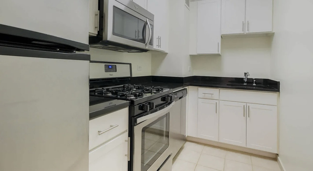 245 East 40th Street, Unit 21a - Photo 2
