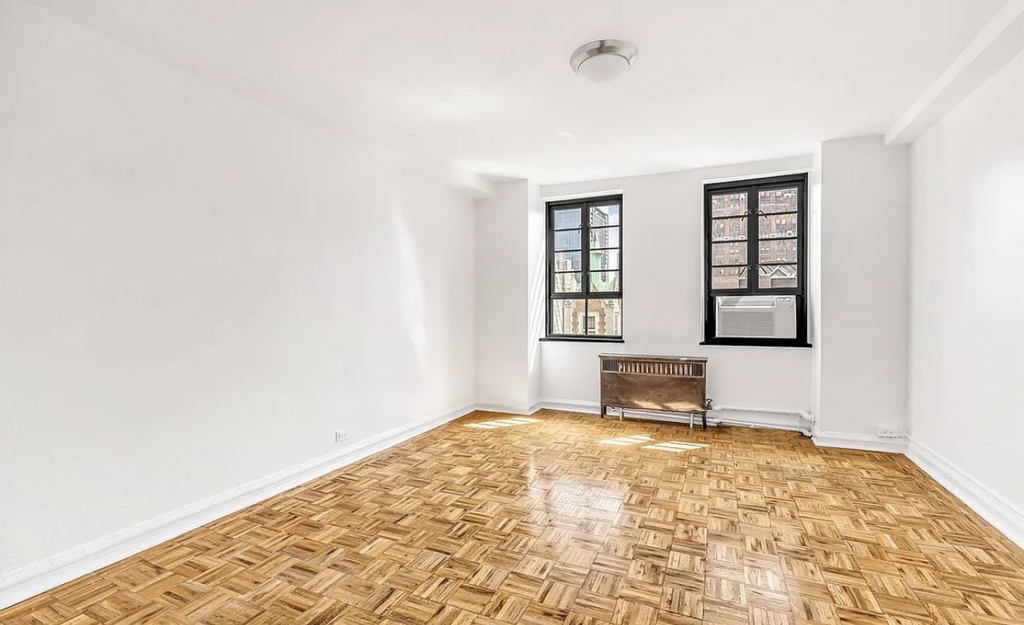 307-310 East 44th Street, Unit 1705 - Photo 6