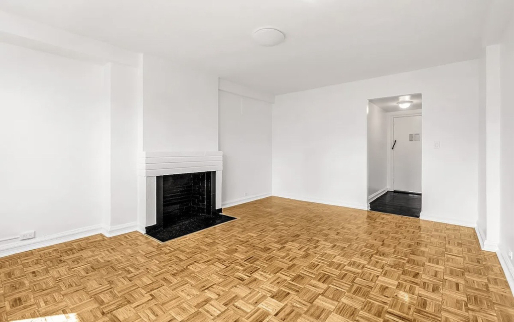 307-310 East 44th Street, Unit 1705 - Photo 3