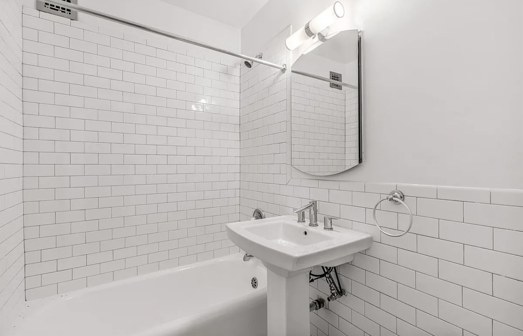 307-310 East 44th Street, Unit 1705 - Photo 7
