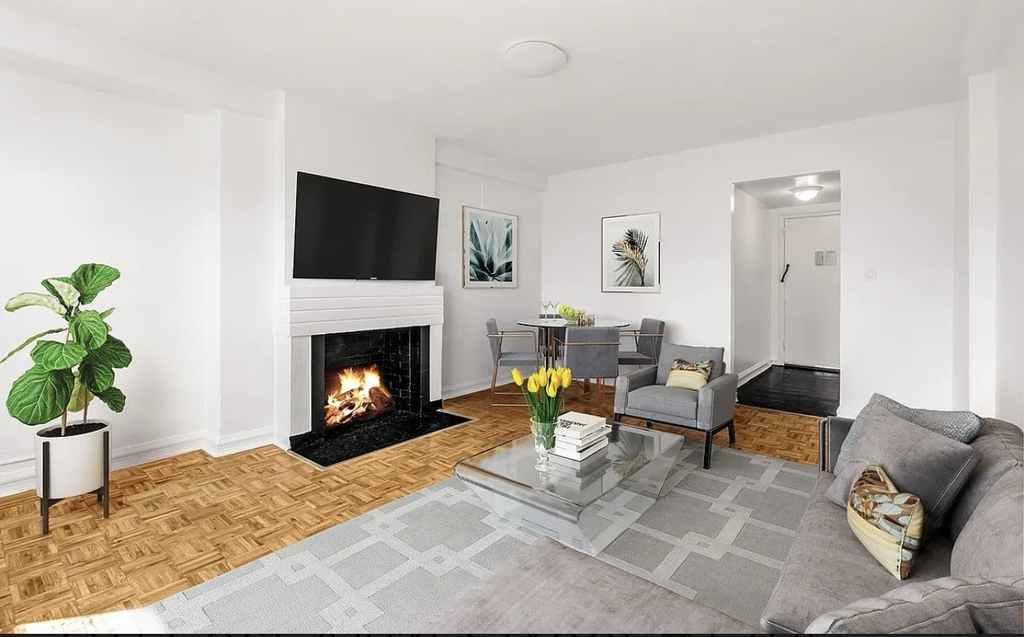 307-310 East 44th Street, Unit 1705 - Photo 2