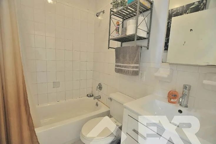 619 Halsey Street - Photo 4