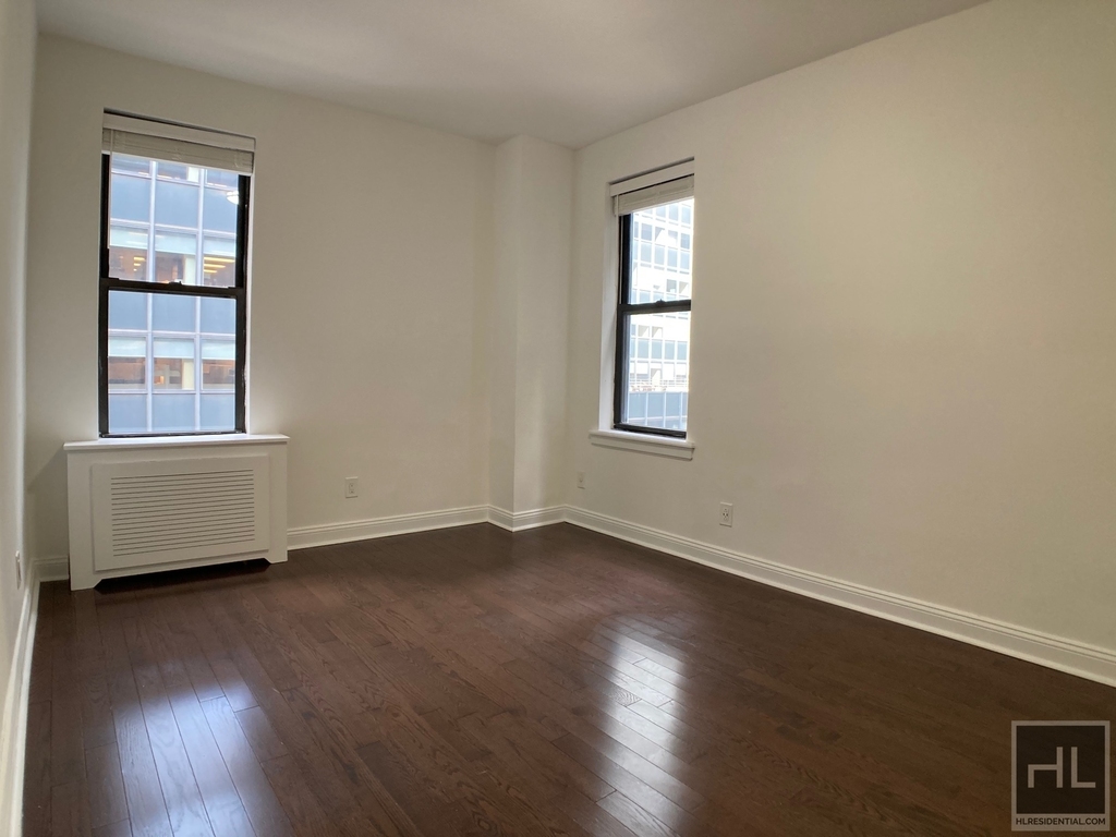 East 46 Street - Photo 2