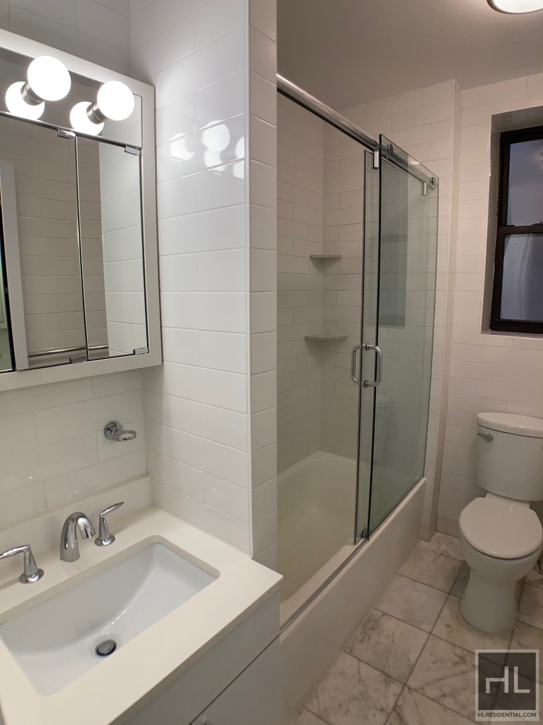 East 46 Street - Photo 4