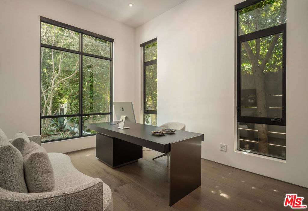 333 N Croft Avenue - Photo 11