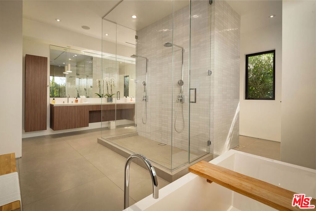 333 N Croft Avenue - Photo 8