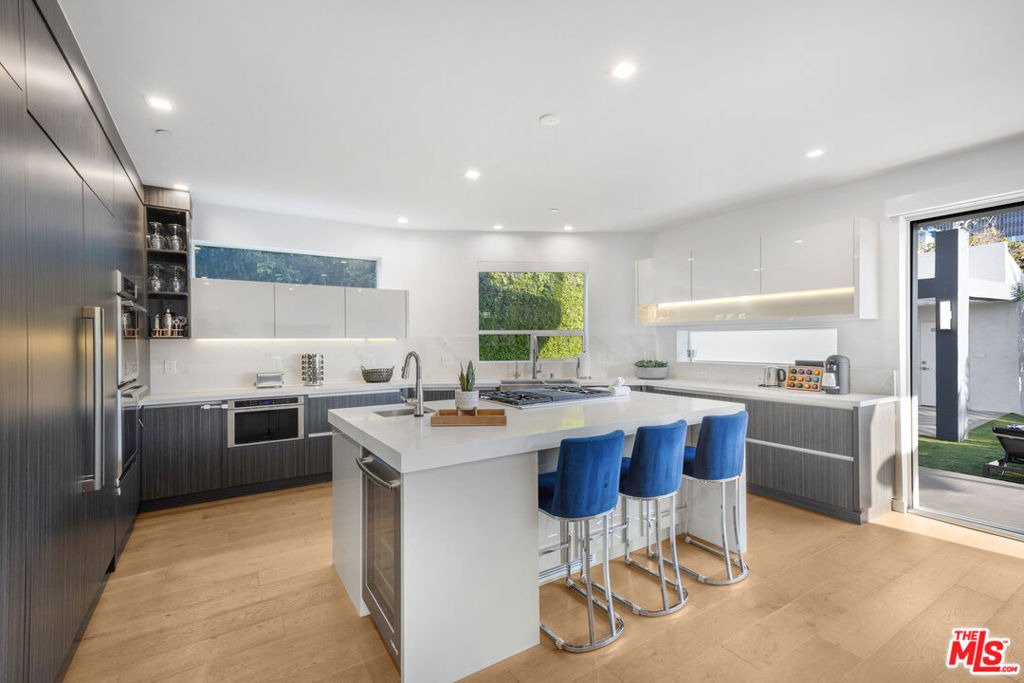 6410 Lindenhurst Avenue - Photo 11
