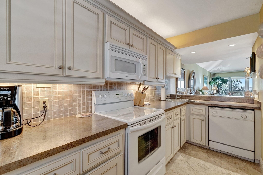 1555 Ne Ocean Boulevard - Photo 11