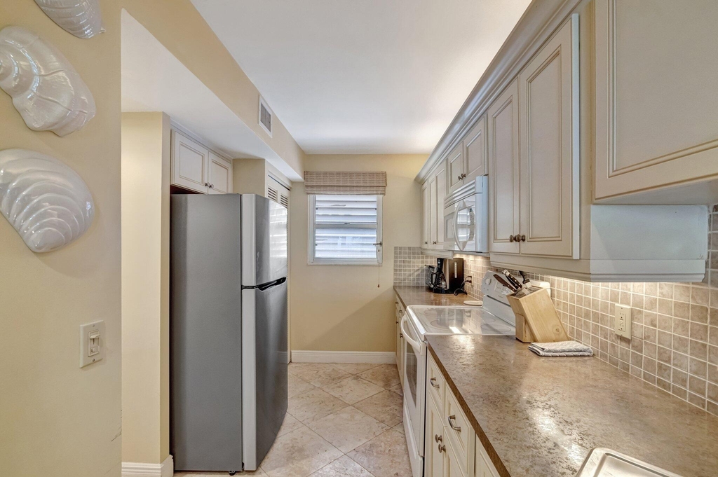 1555 Ne Ocean Boulevard - Photo 12