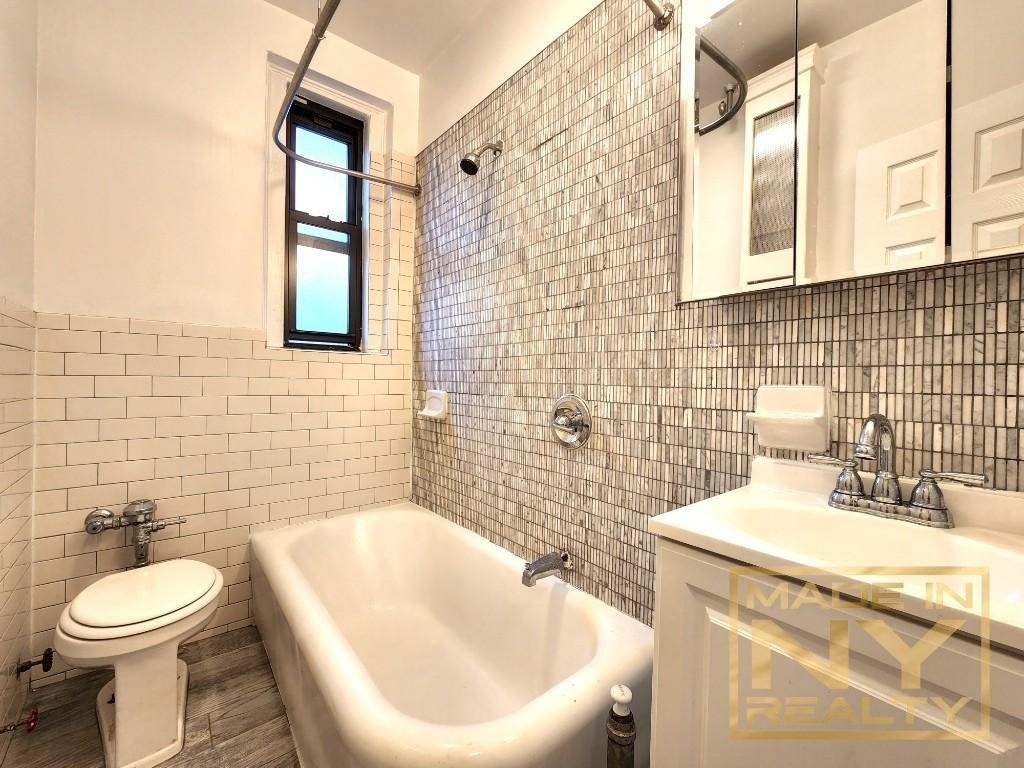 25-21 31st Avenue - Photo 6