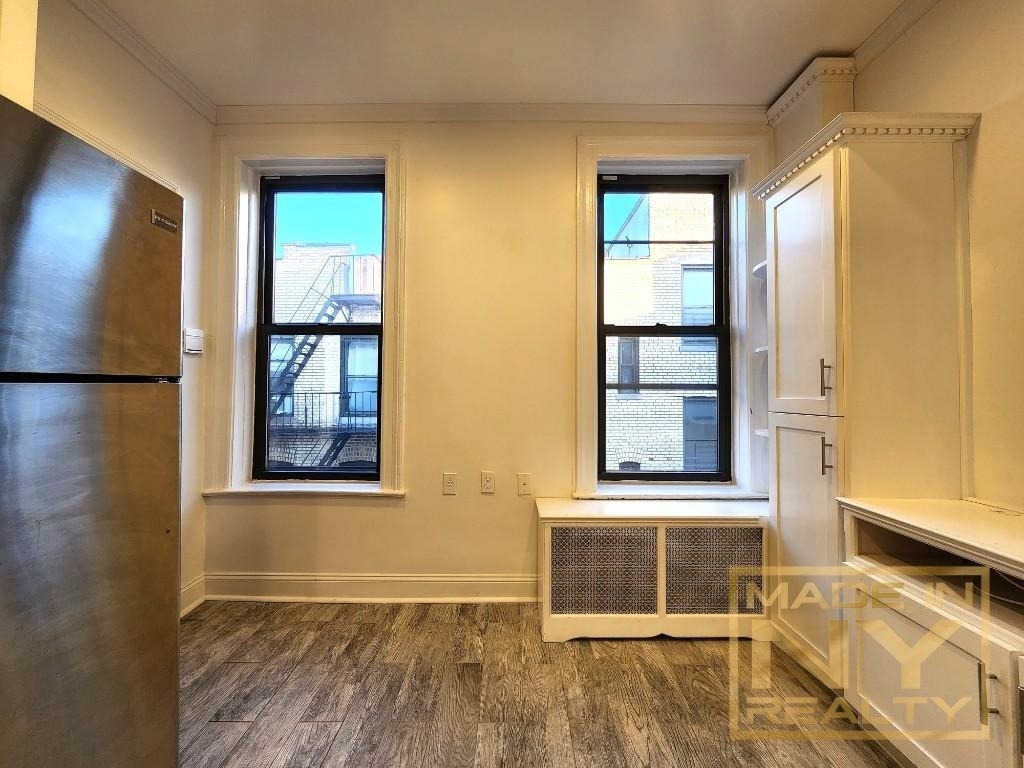 25-21 31st Avenue - Photo 1