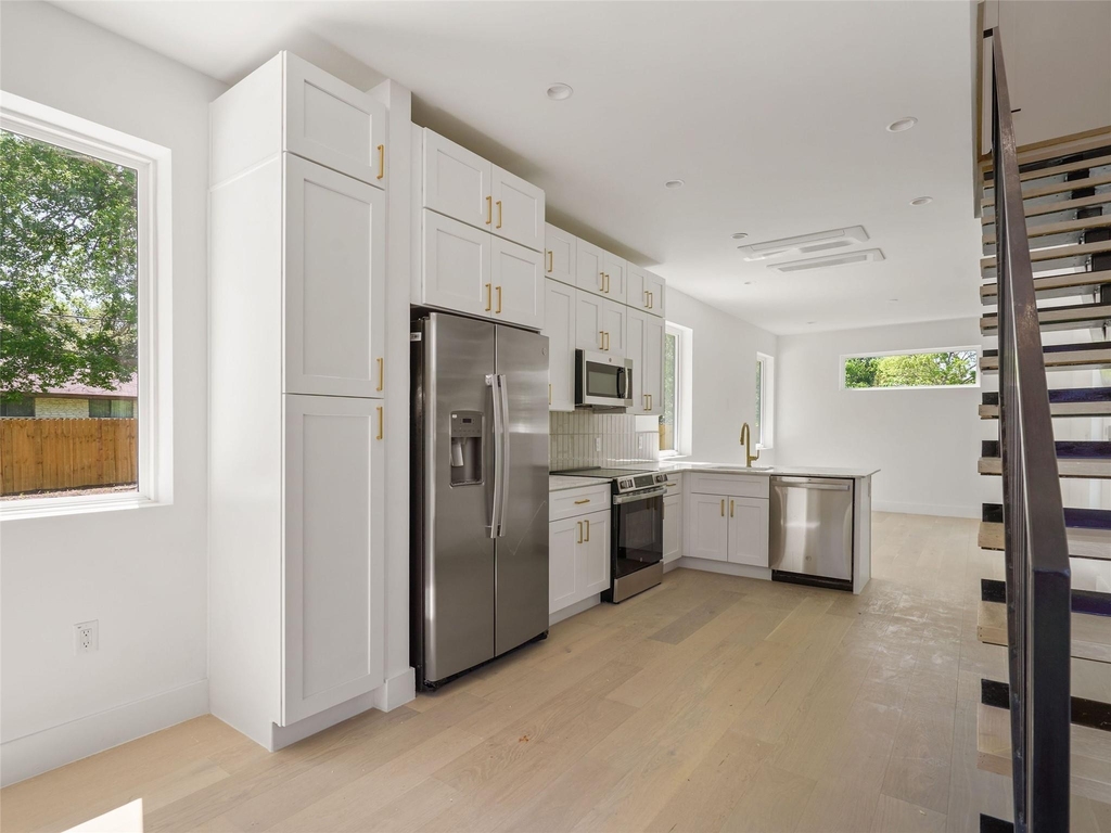 2609 Davis Ln - Photo 4