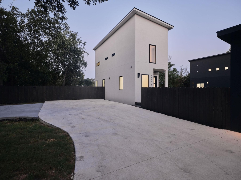 2609 Davis Ln - Photo 0