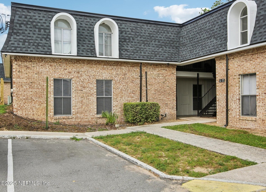 851 Bert Road - Photo 0