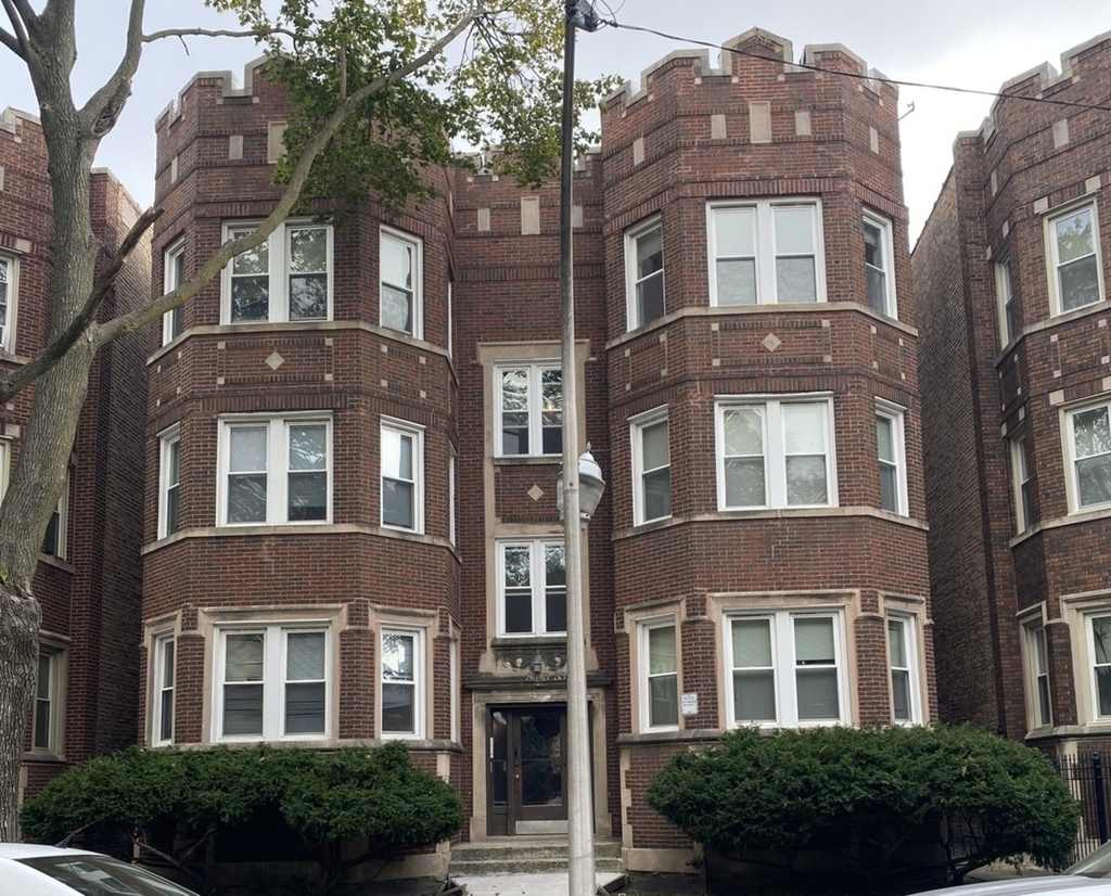 8035 S Maryland Avenue - Photo 0