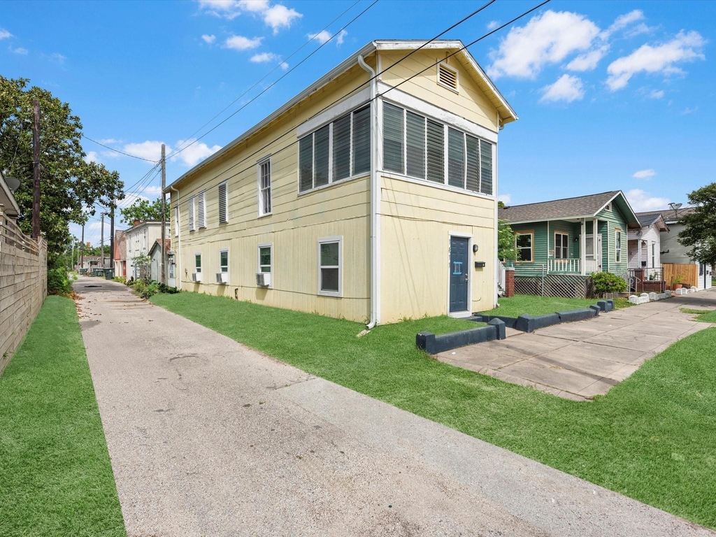 1811 39th Street - Photo 1