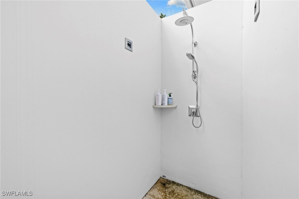 2961 Sanborn Avenue - Photo 29