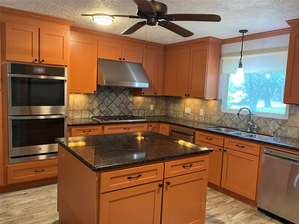 9614 Greenwillow Street - Photo 11