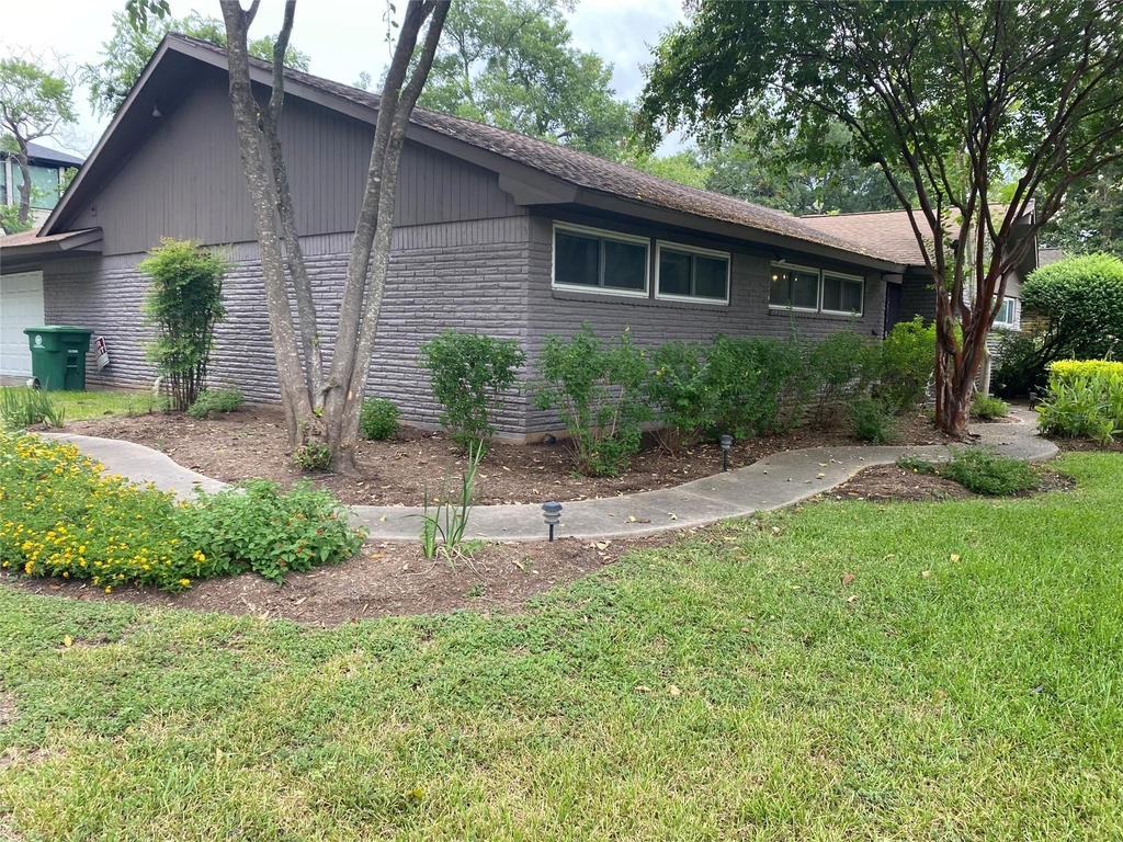 9614 Greenwillow Street - Photo 2