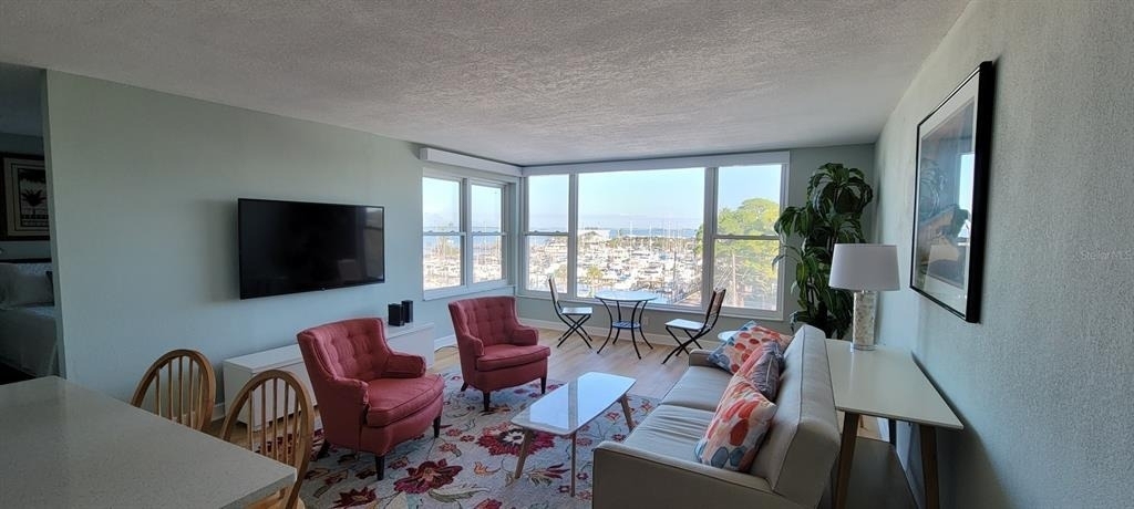 632 Edgewater Drive - Photo 4
