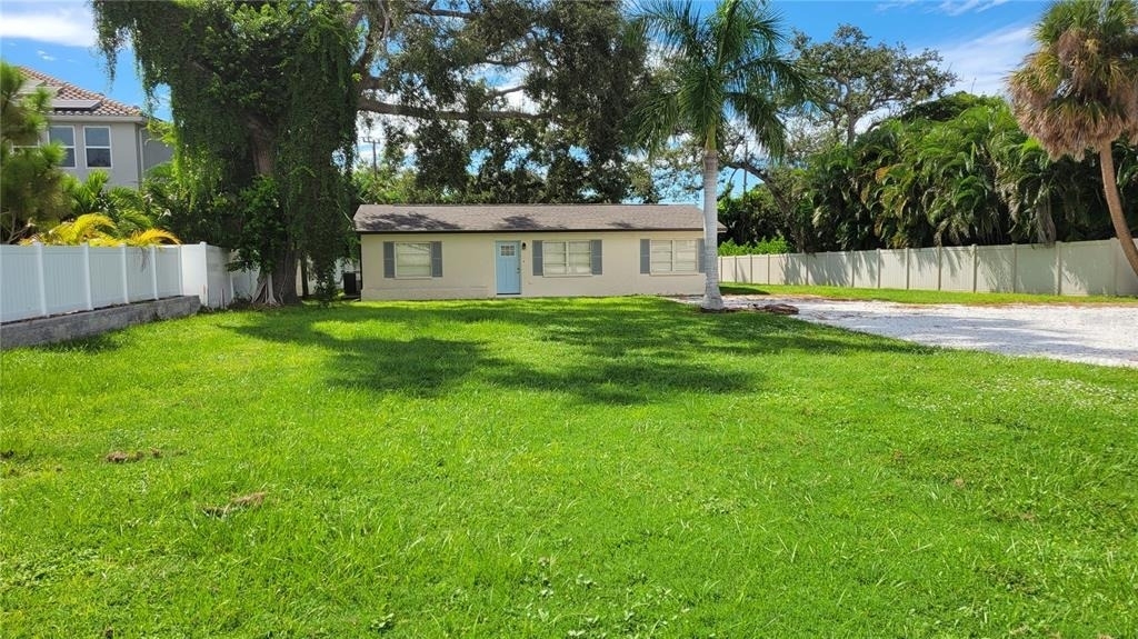 3932 Sunshine Avenue - Photo 0
