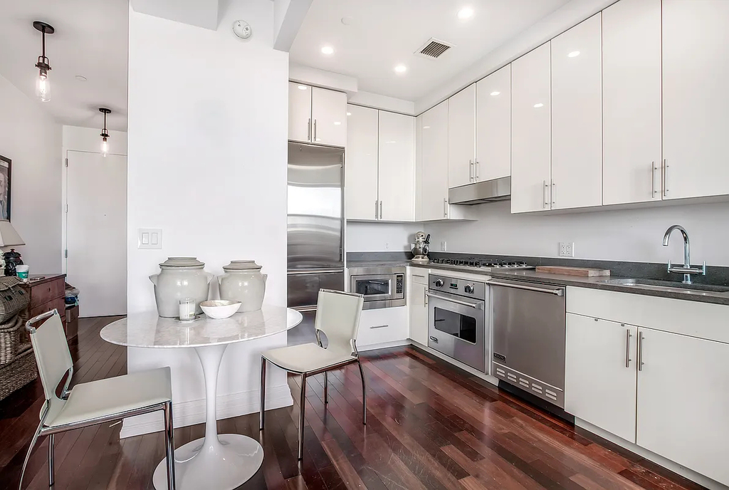 1 Hanson Place - Photo 2