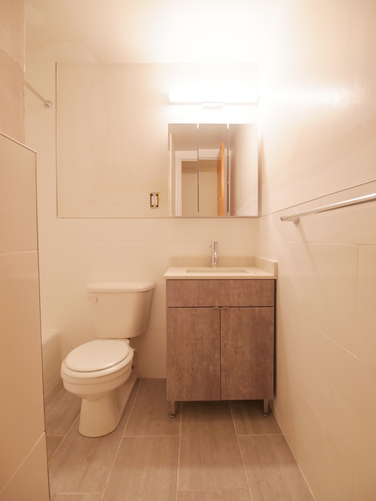 320 East 9th Street - Photo 8