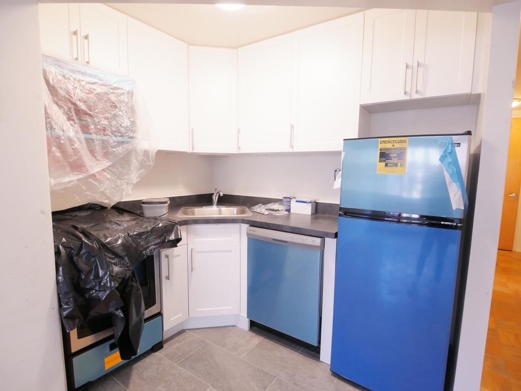 320 East 9th Street - Photo 6