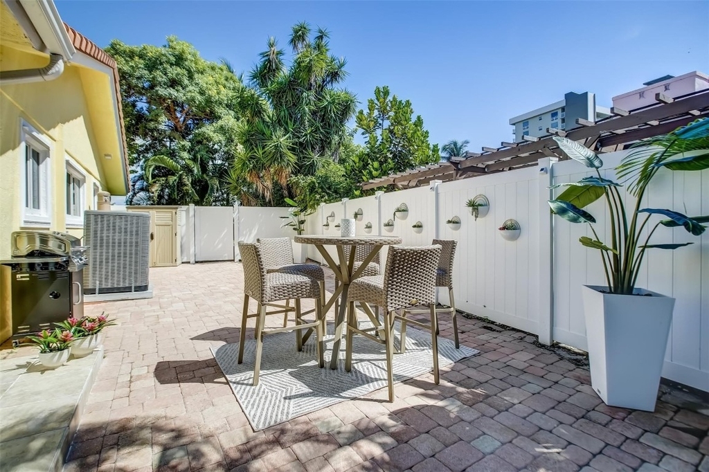 2600 N Riverside Drive - Photo 11