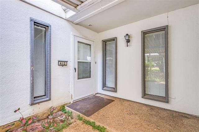 412 Hollyhill Lane - Photo 2