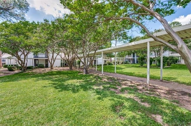 412 Hollyhill Lane - Photo 0