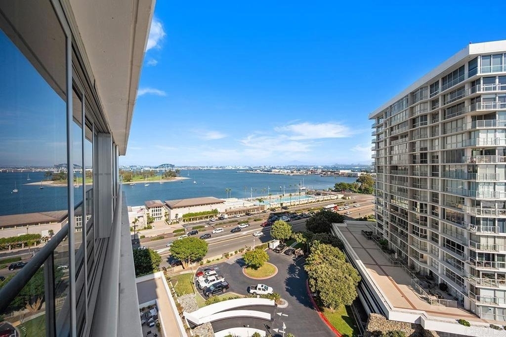 1810 Avenida Del Mundo - Photo 8