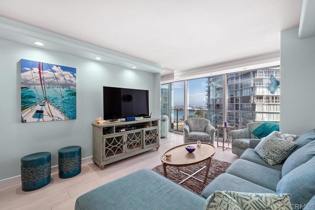 1810 Avenida Del Mundo - Photo 5