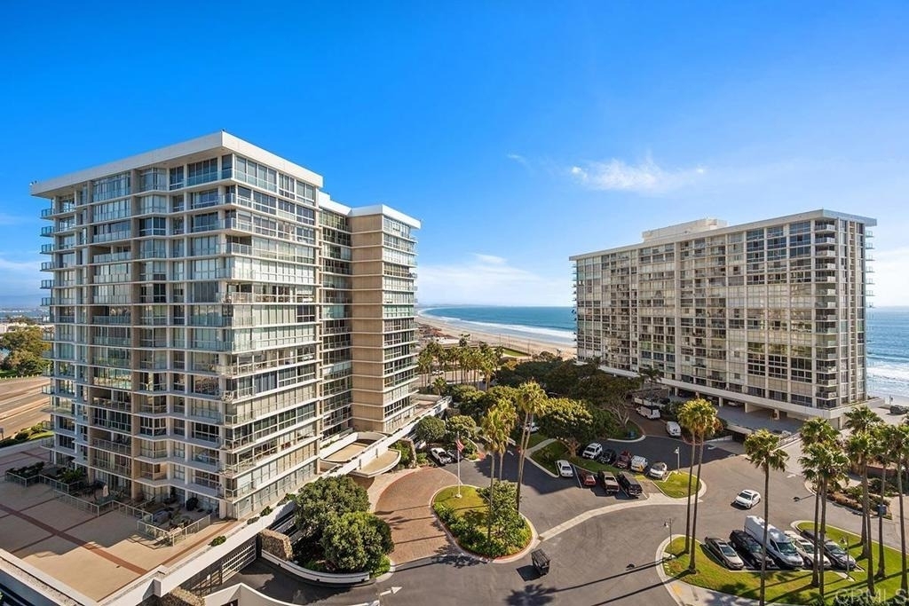 1810 Avenida Del Mundo - Photo 1