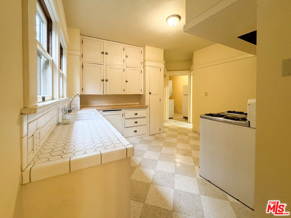 1123 Marion Avenue - Photo 9