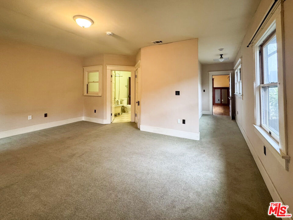 1123 Marion Avenue - Photo 15
