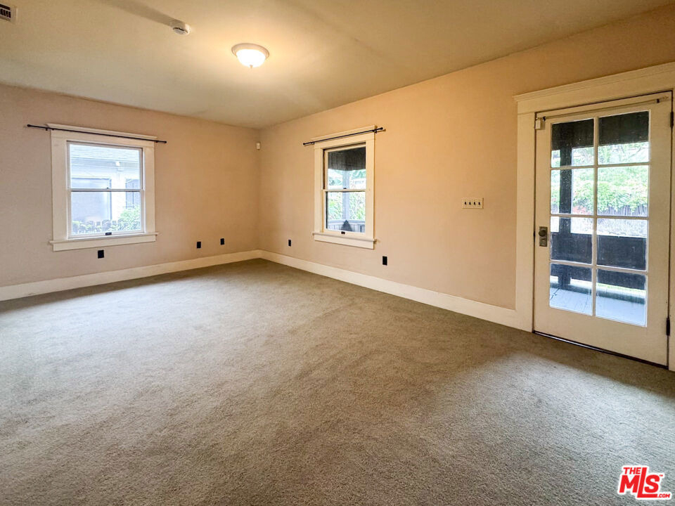 1123 Marion Avenue - Photo 14