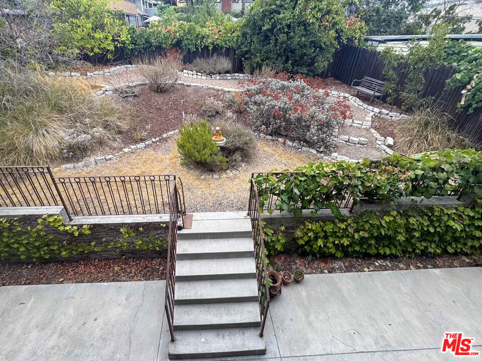 1123 Marion Avenue - Photo 5