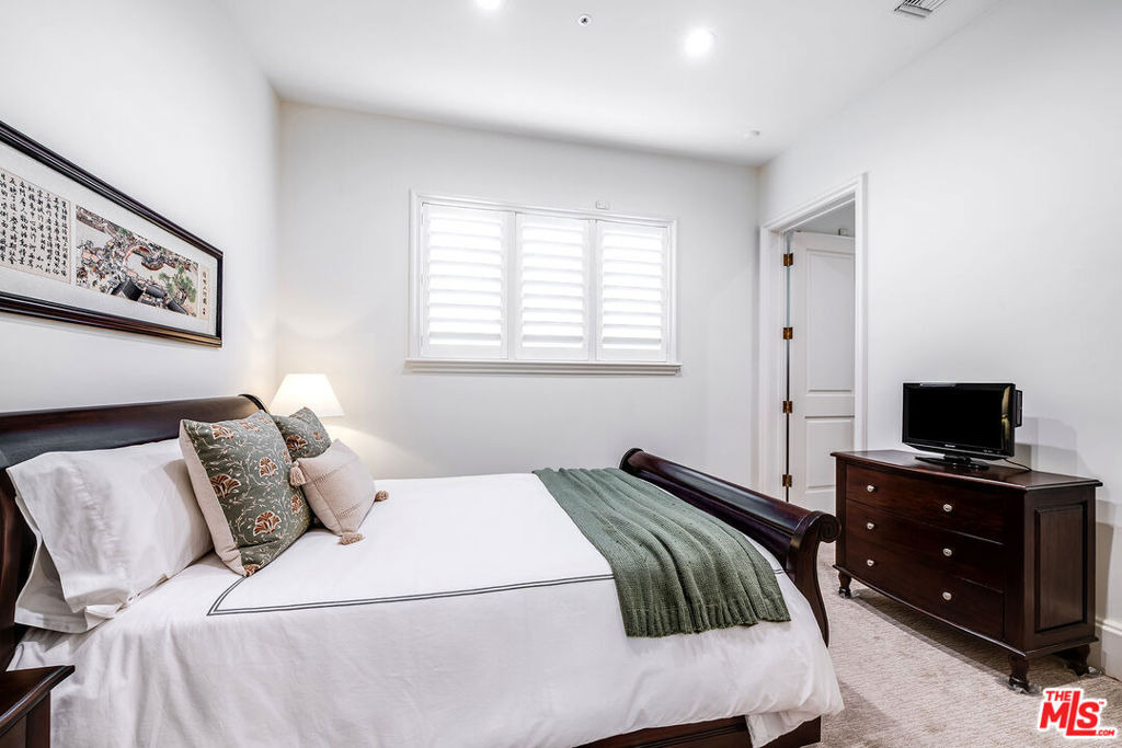 915 N Rexford Drive - Photo 42