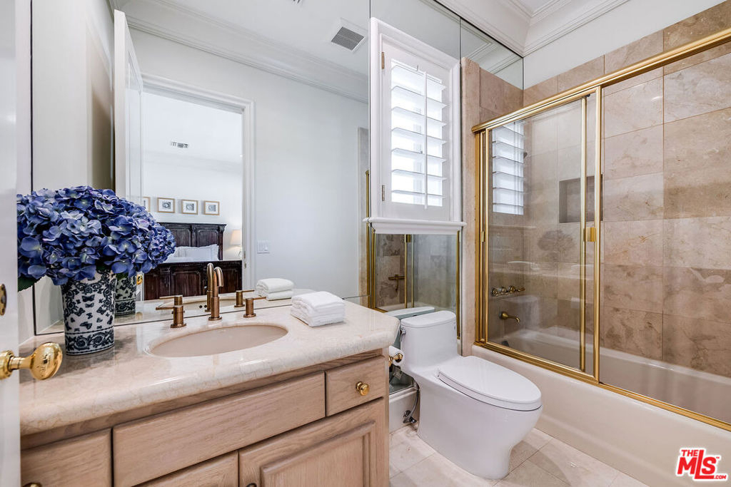 915 N Rexford Drive - Photo 32