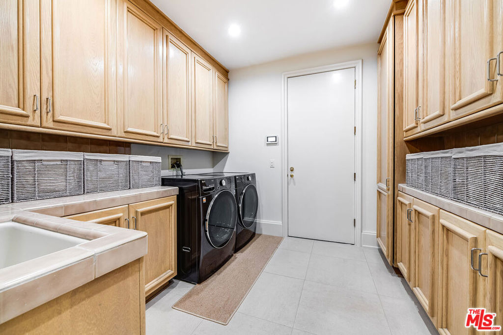 915 N Rexford Drive - Photo 44