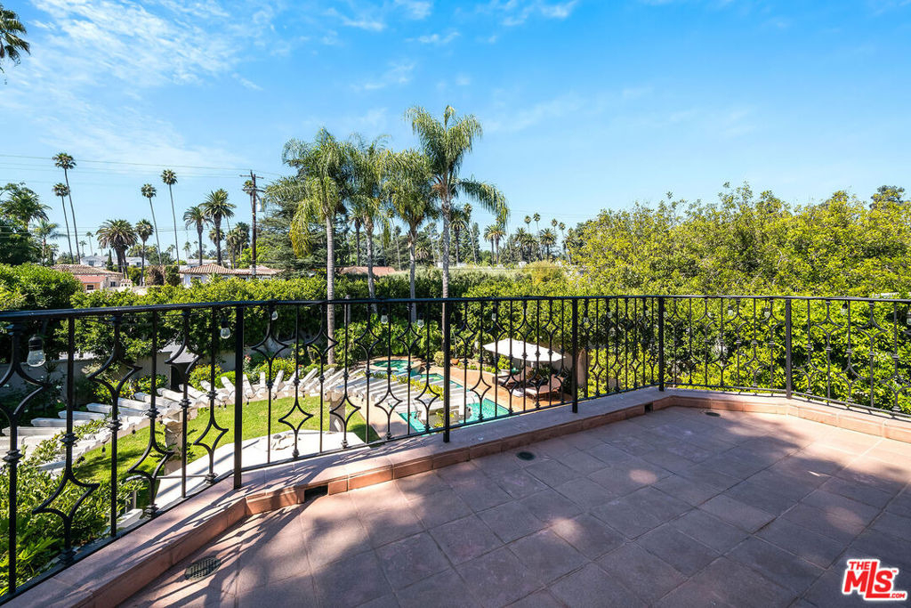 915 N Rexford Drive - Photo 40
