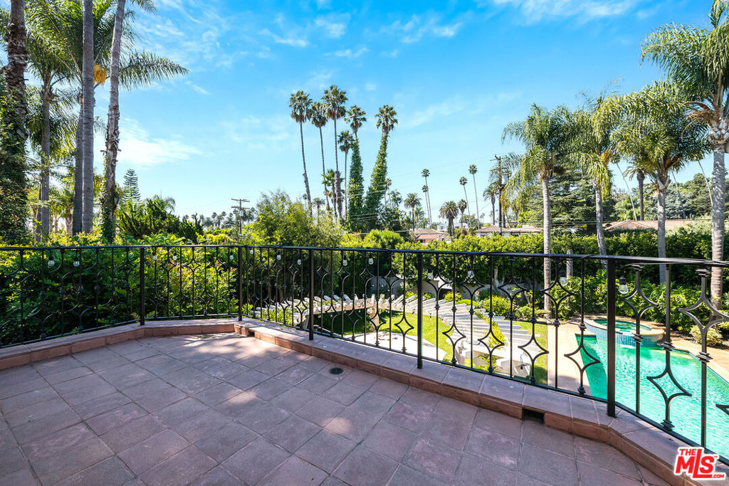 915 N Rexford Drive - Photo 41