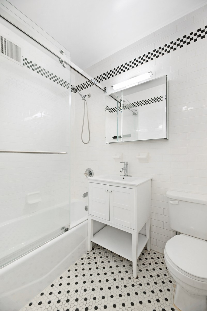 East 30th Street - Photo 4