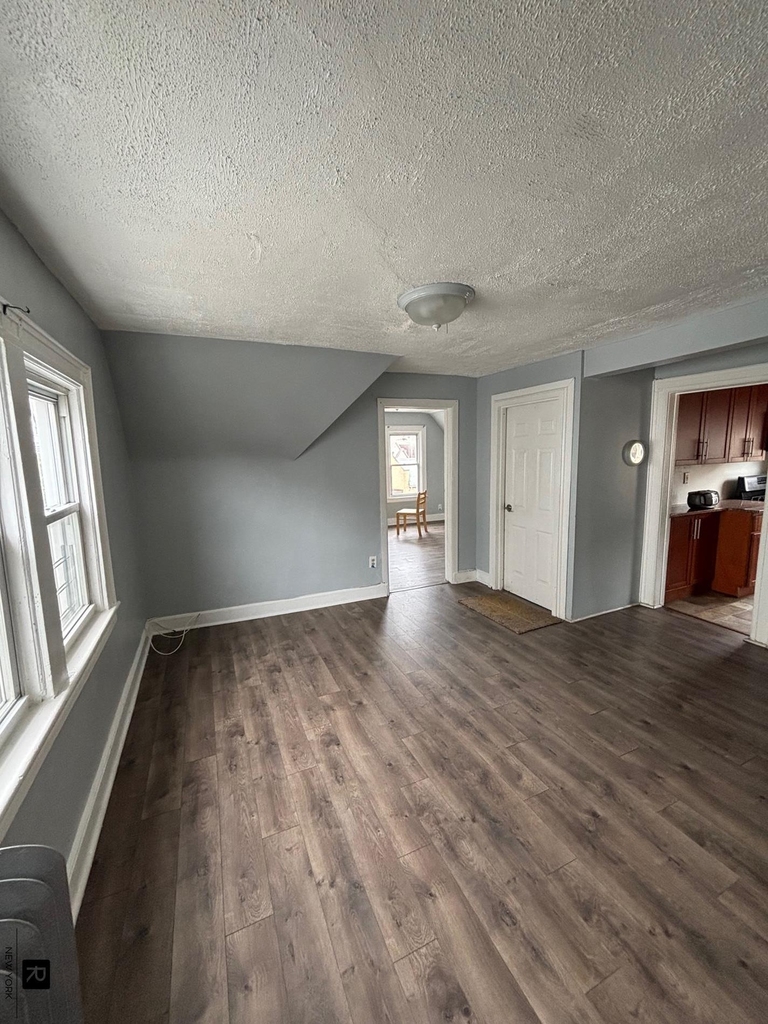 624 East 26th Street - Photo 2