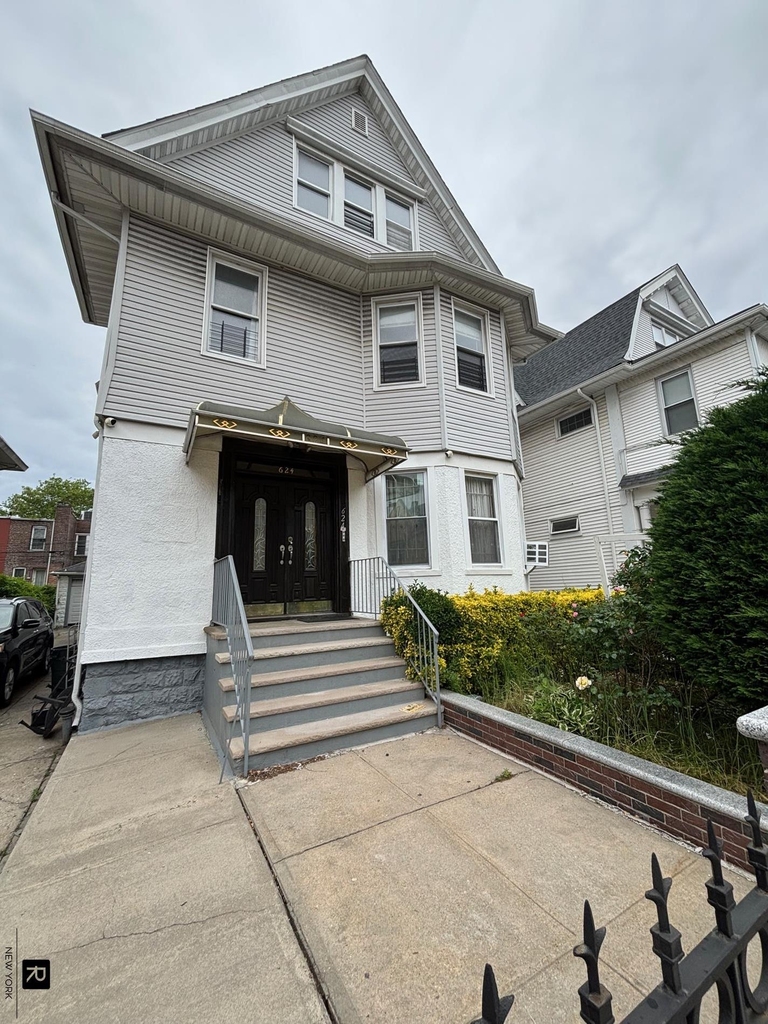 624 East 26th Street - Photo 8