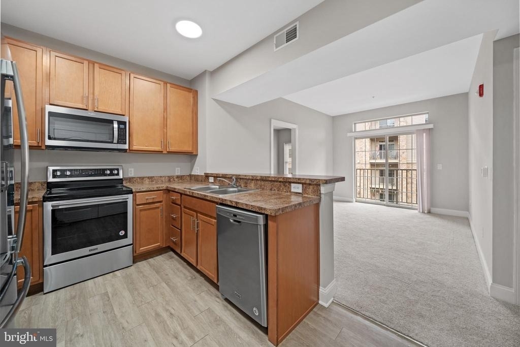 2000 Fountainview Circle - Photo 2