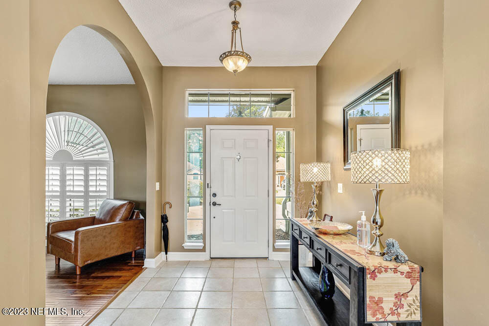 332 Maplewood Drive - Photo 4