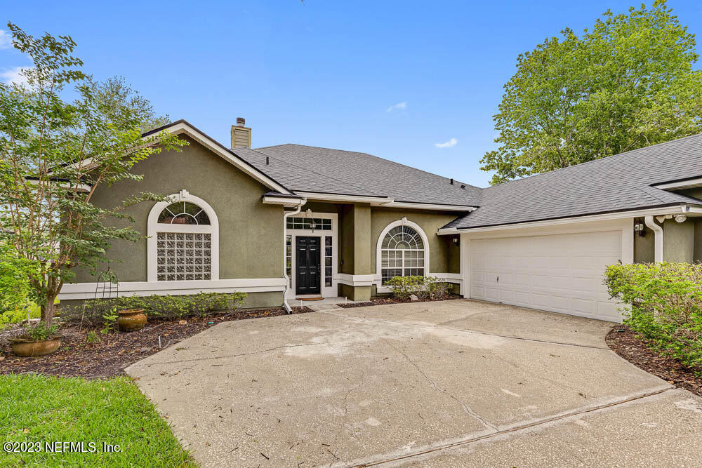 332 Maplewood Drive - Photo 2